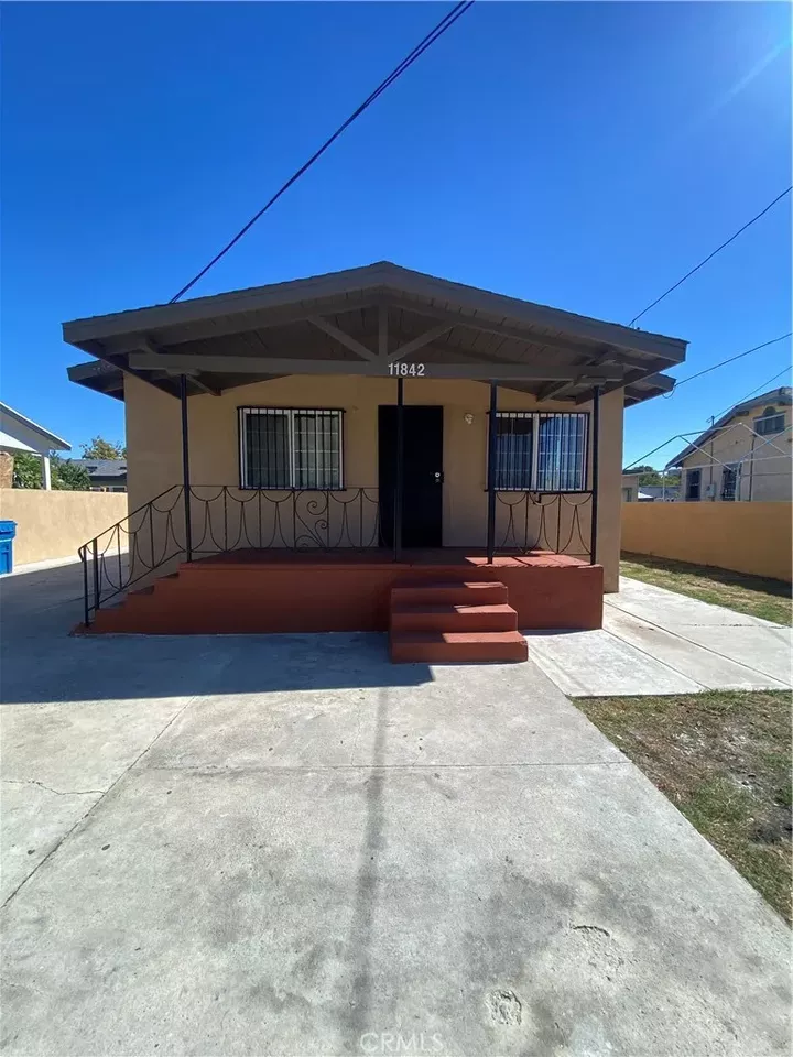 Property Photo: 11842 Success CA 90059