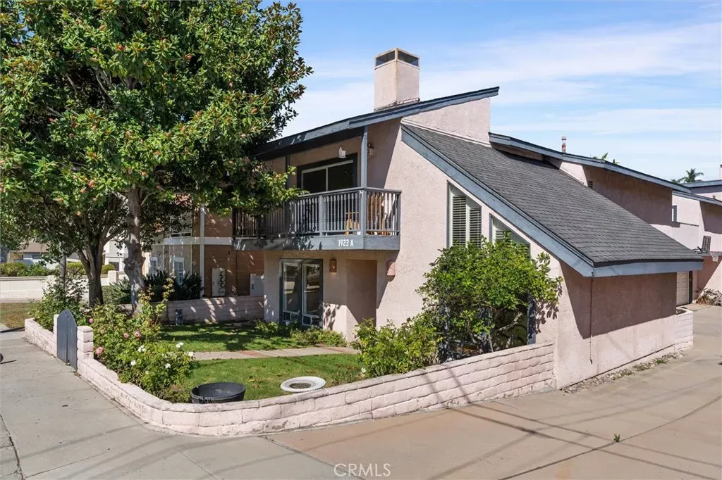 Property Photo:  1923 Pullman  CA 90278 