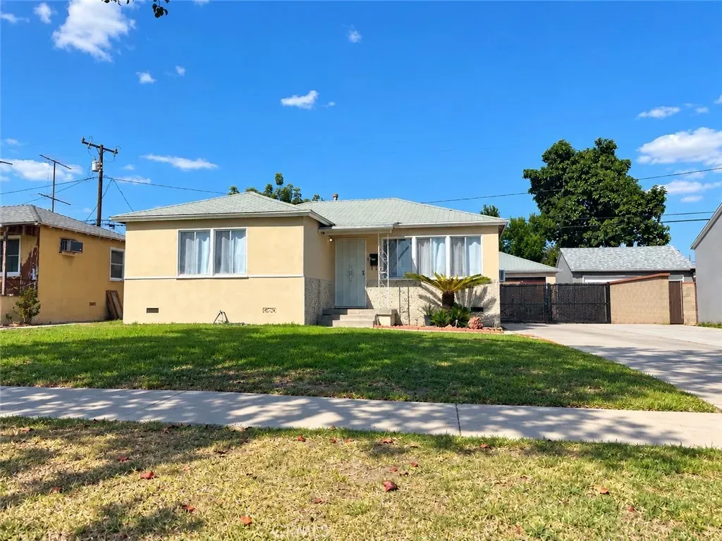 Property Photo:  9727 Sunglow  CA 90660 