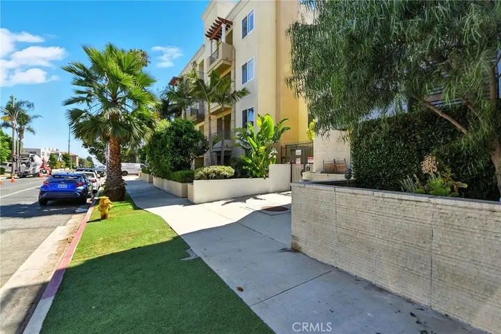 Property Photo:  1241 S Westgate Avenue 202  CA 90025 