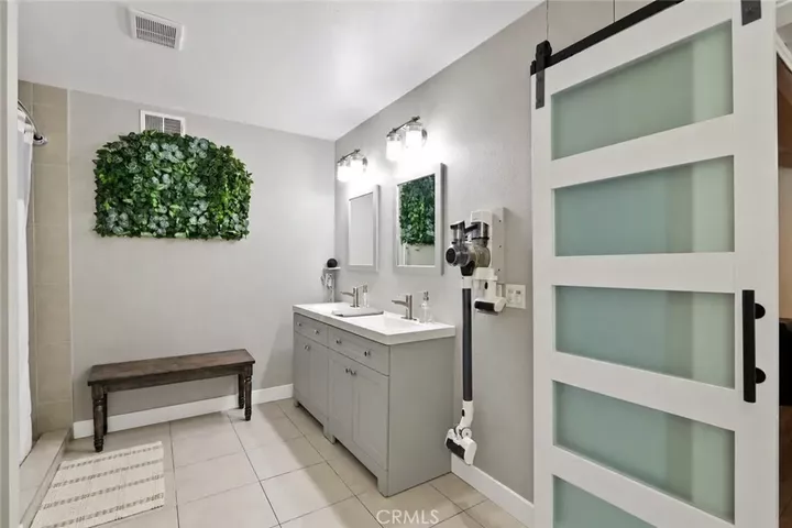 Property Photo:  1220 E Caldwell St  CA 90221 