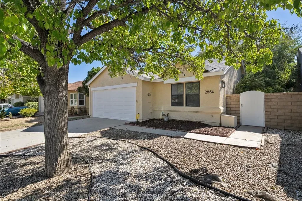 Property Photo:  2854 Nandina  CA 93550 