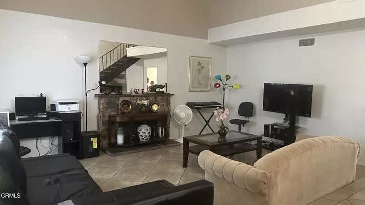 Property Photo:  120 Clark Court  CA 93033 