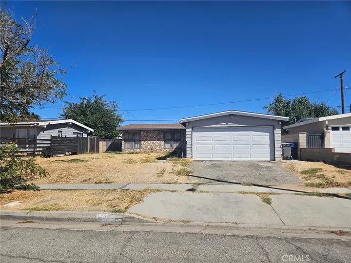 Property Photo:  45538 Fig Ave  CA 93534 