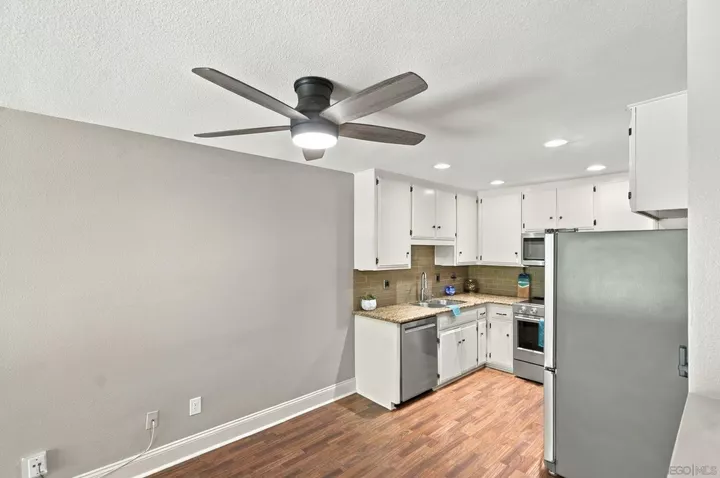 Property Photo:  140 Walnut 2F  CA 92103 