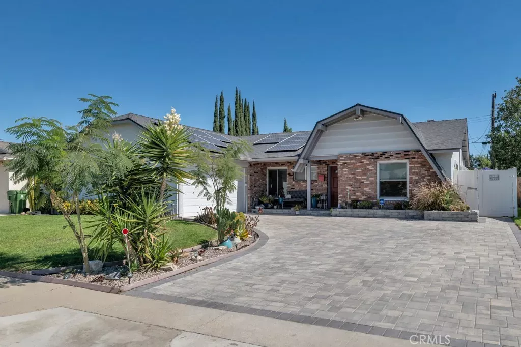 Property Photo: 6646 Berquist CA 91307