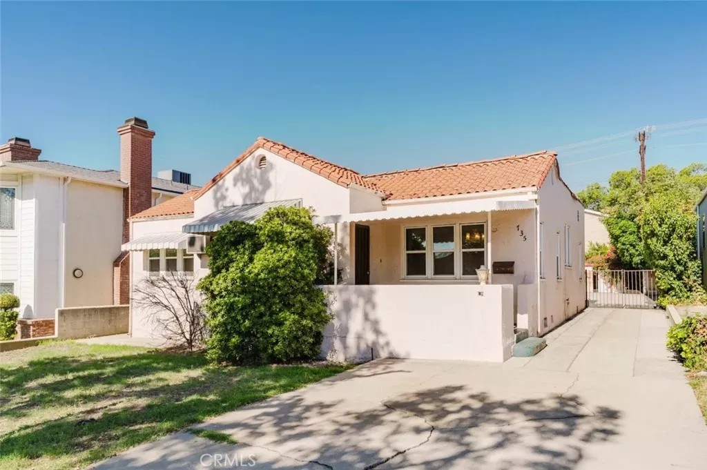 Property Photo:  735 E Verdugo Avenue  CA 91501 