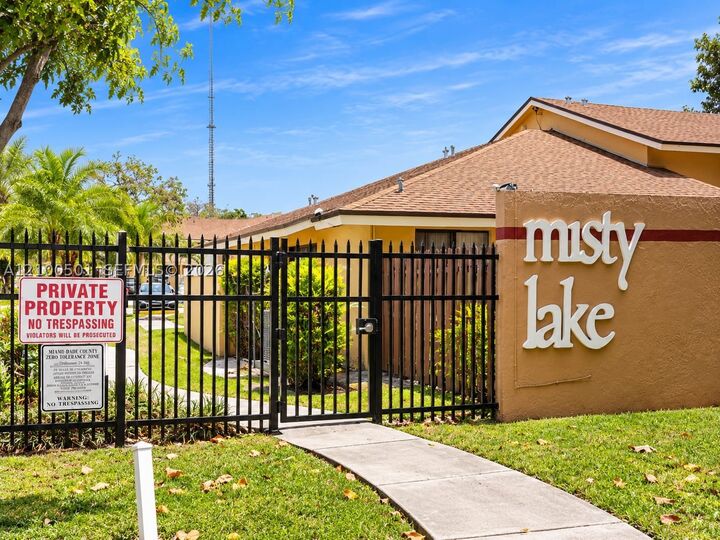 Property Photo:  400 NW 214 St 104-22  FL 33169 