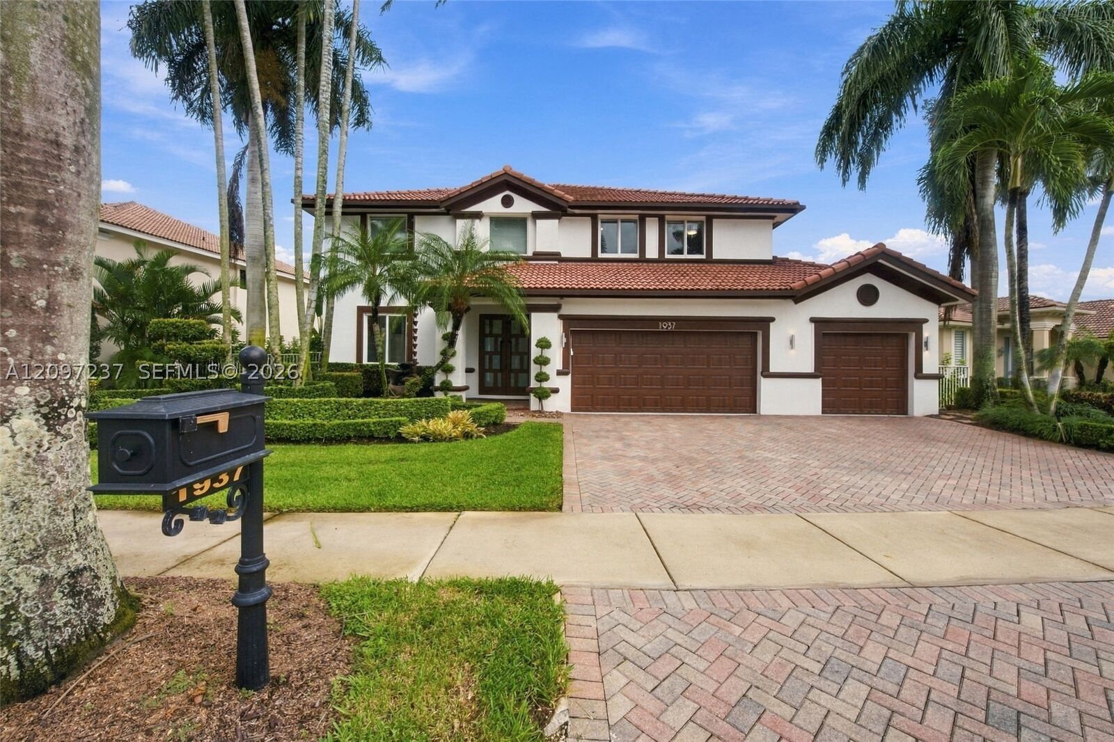 Property Photo:  1937 Timberline Rd  FL 33327 