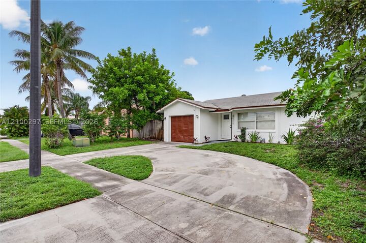 Property Photo: 425 NW 18th Ct FL 33060
