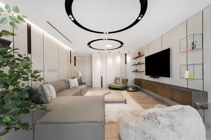 Property Photo:  4701 N Meridian Ave 512  FL 33140 