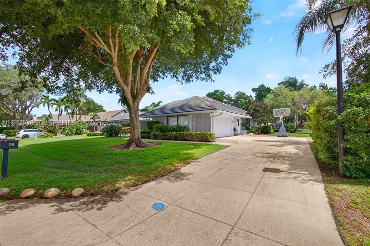 Property Photo:  15 W Balfour Rd W  FL 33418 