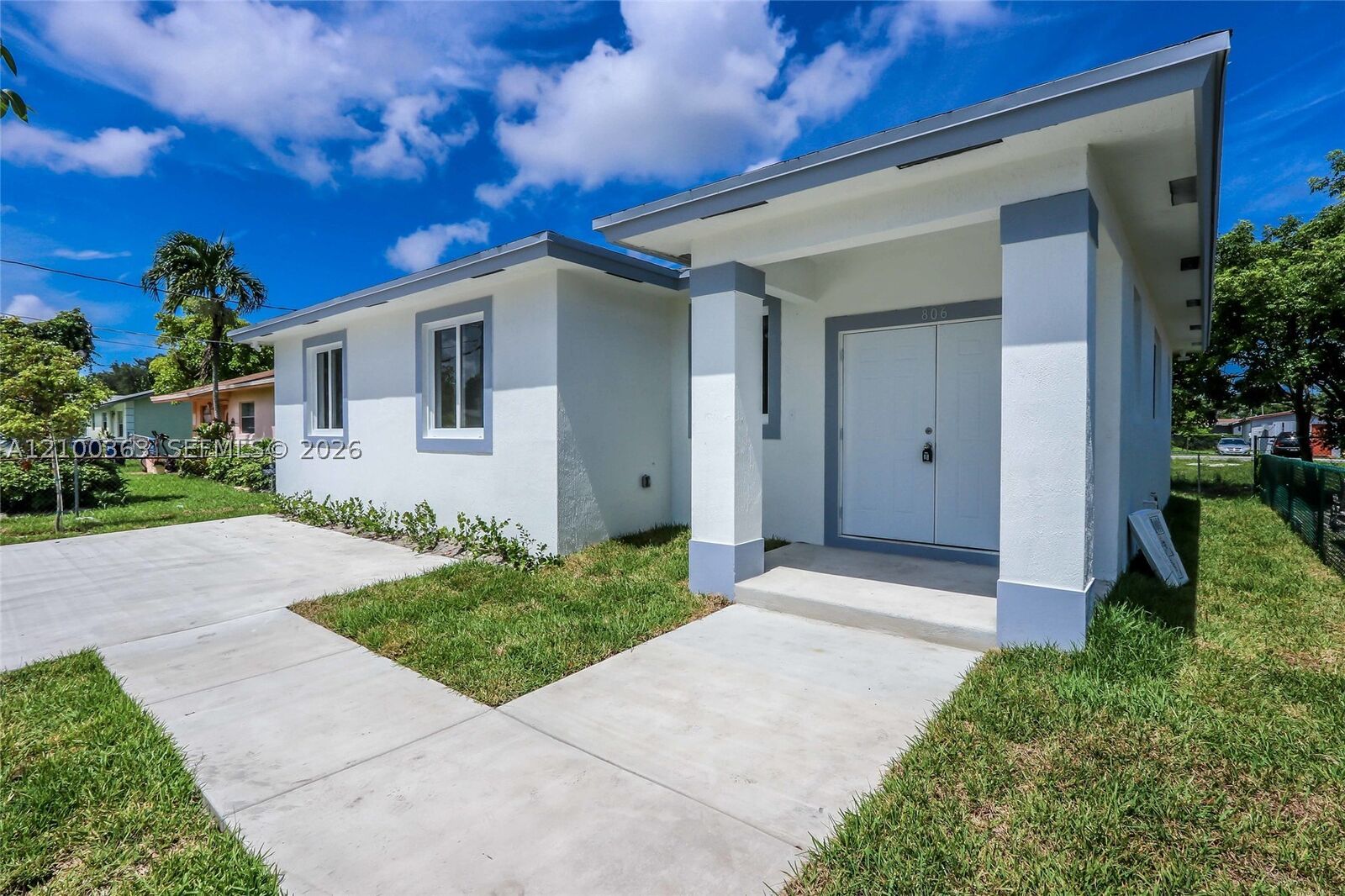 Property Photo: 806 NW 5th Ave FL 33009
