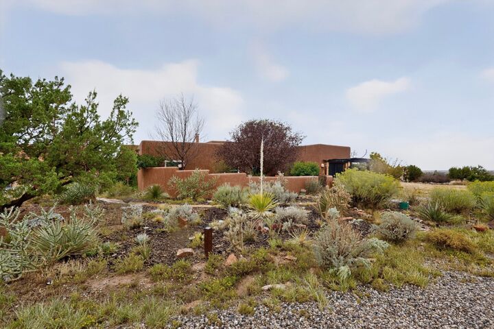Property Photo: 6 Enebro Place NM 87508