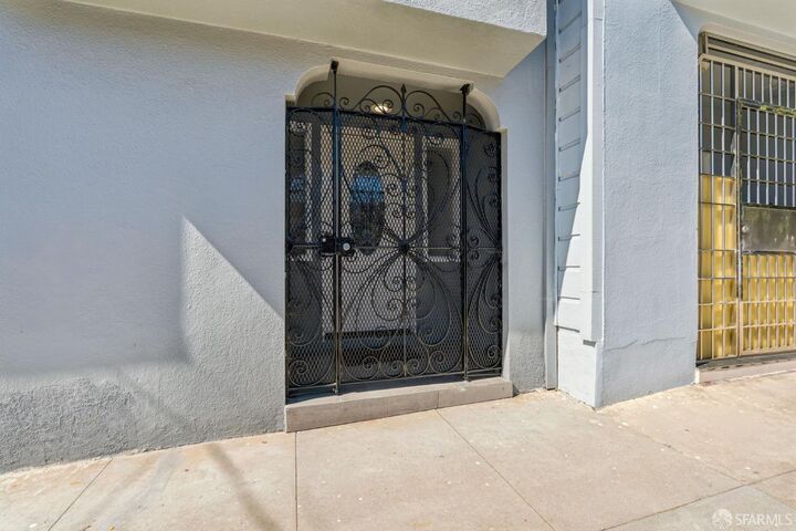 Property Photo:  710 Vienna Street  CA 94112 