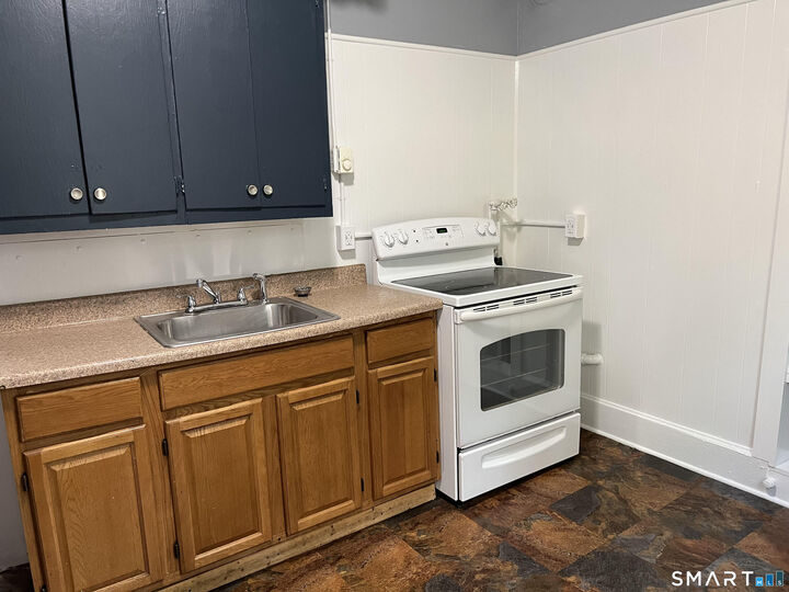 Property Photo:  98 Spencer Street 3N  CT 06098 