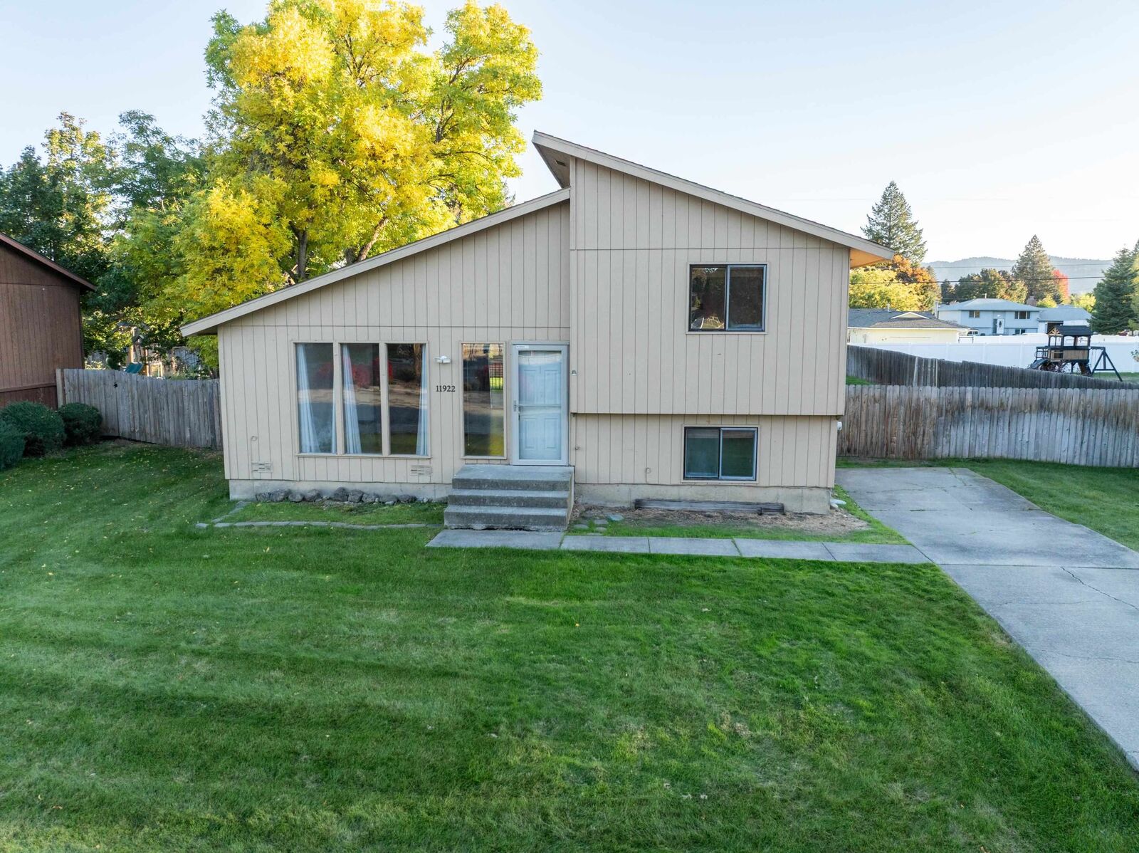 Property Photo: 11922 E 24th Ave WA 99206-0000