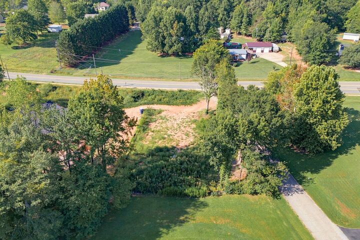 Property Photo:  304 Shoreham Lane ***  SC 29349 