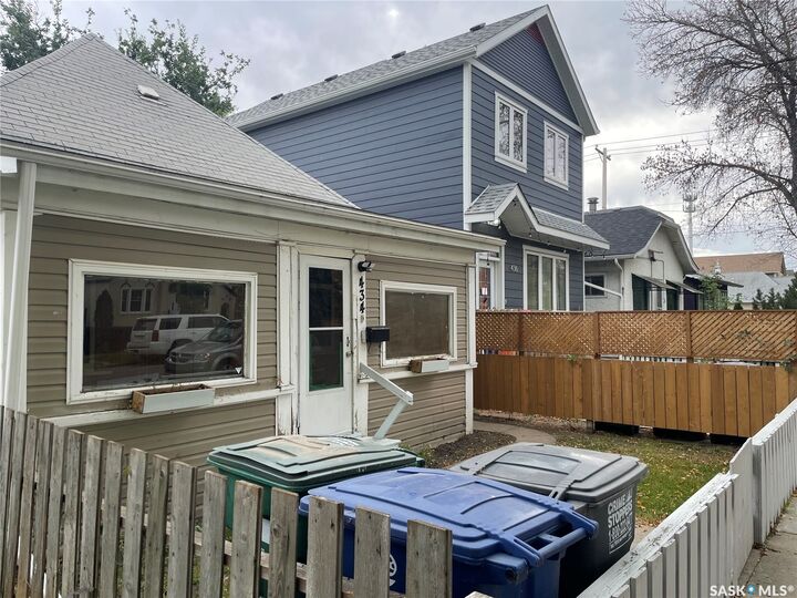 Property Photo:  434 G Avenue S  SK S7M 1V7 