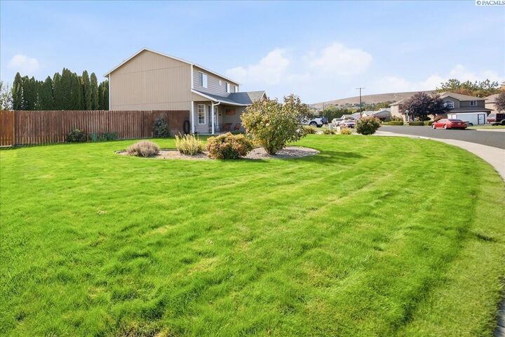 Property Photo: 201 W 48th Ave WA 99337