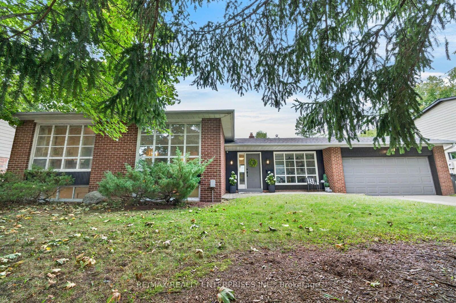 Property Photo:  829 Terlin Boulevard  ON L5H 1T1 