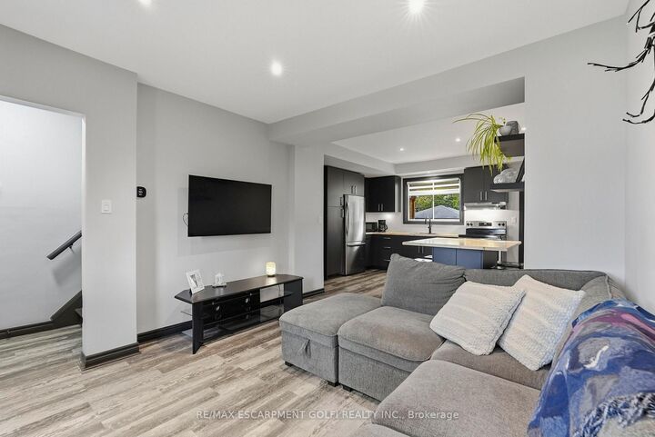Photo de la propriété:  197 Lincoln Street  ON L3B 4M8 