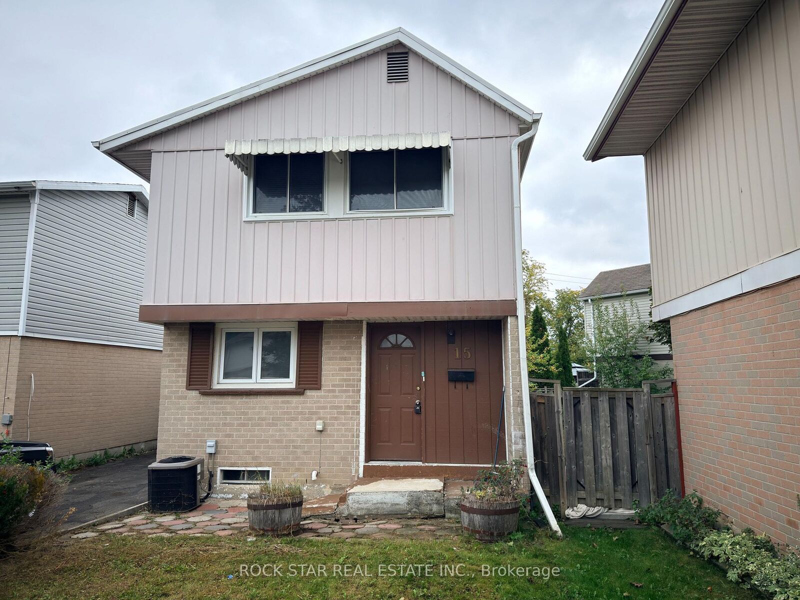 Property Photo:  15 Hardcastle Court Upper  ON L6S 2B2 