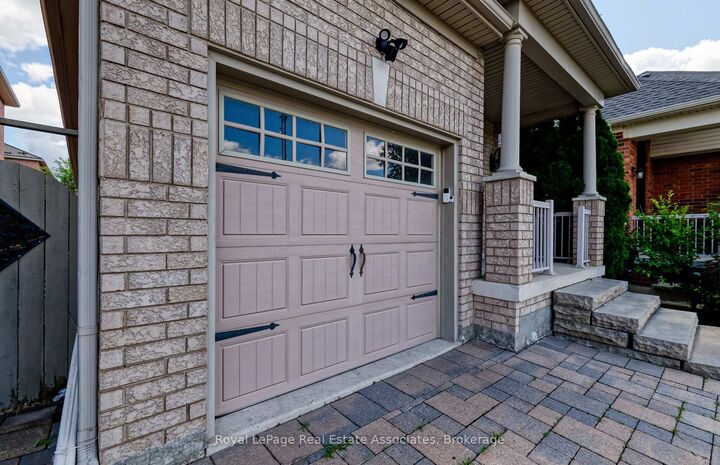 Property Photo:  41 Greenview Circle Lower  ON L6A 0B5 