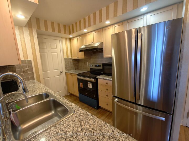 Property Photo:  33 Cox Boulevard 720  ON L3R 8A6 