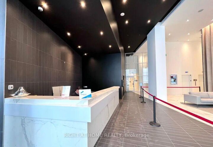Property Photo:  3900 Confederation Parkway 309  ON L5B 0M3 