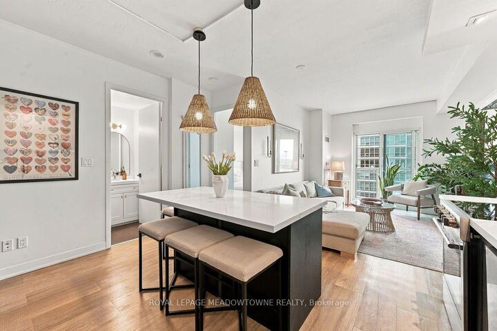 Property Photo:  165 Legion Road N 1321  ON M8Y 0B3 