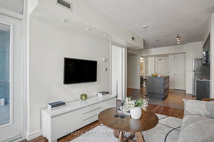 Property Photo:  15 Fort York Boulevard 2708  ON M5V 3Y4 