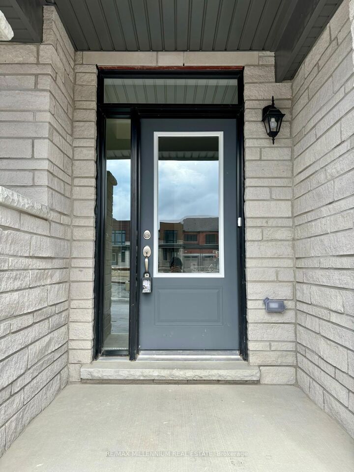 Property Photo:  39 Griffith Street  ON L4G 7B6 