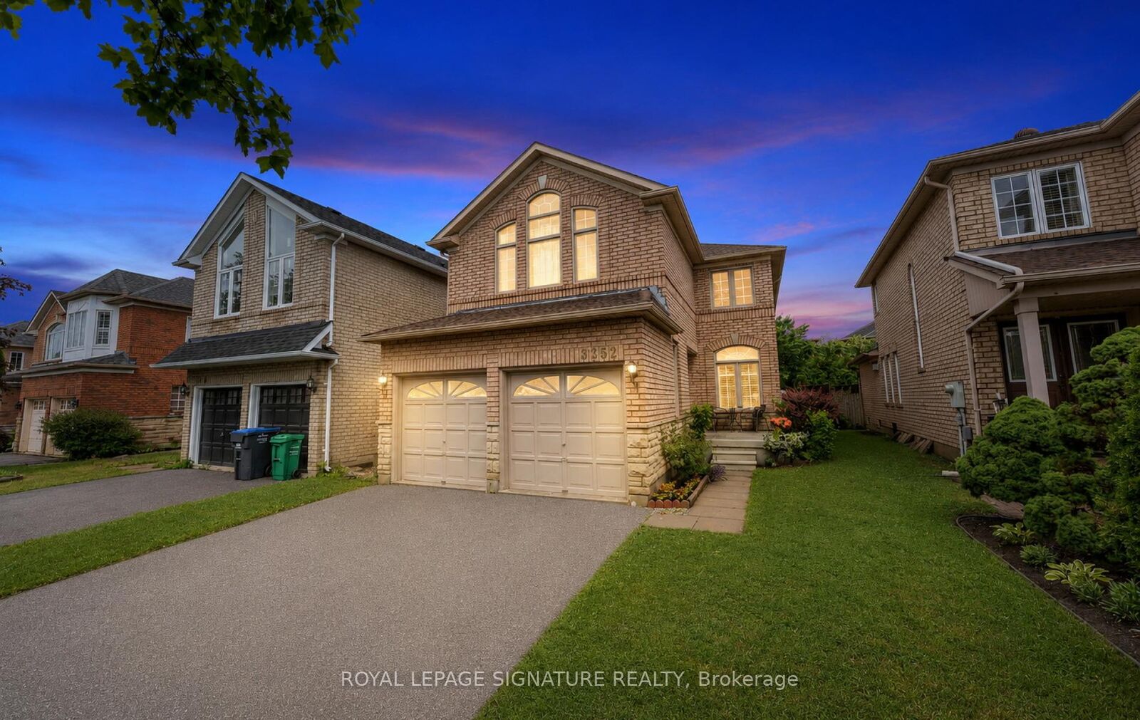 Property Photo:  3252 Laburnum Crescent  ON L5N 7M2 
