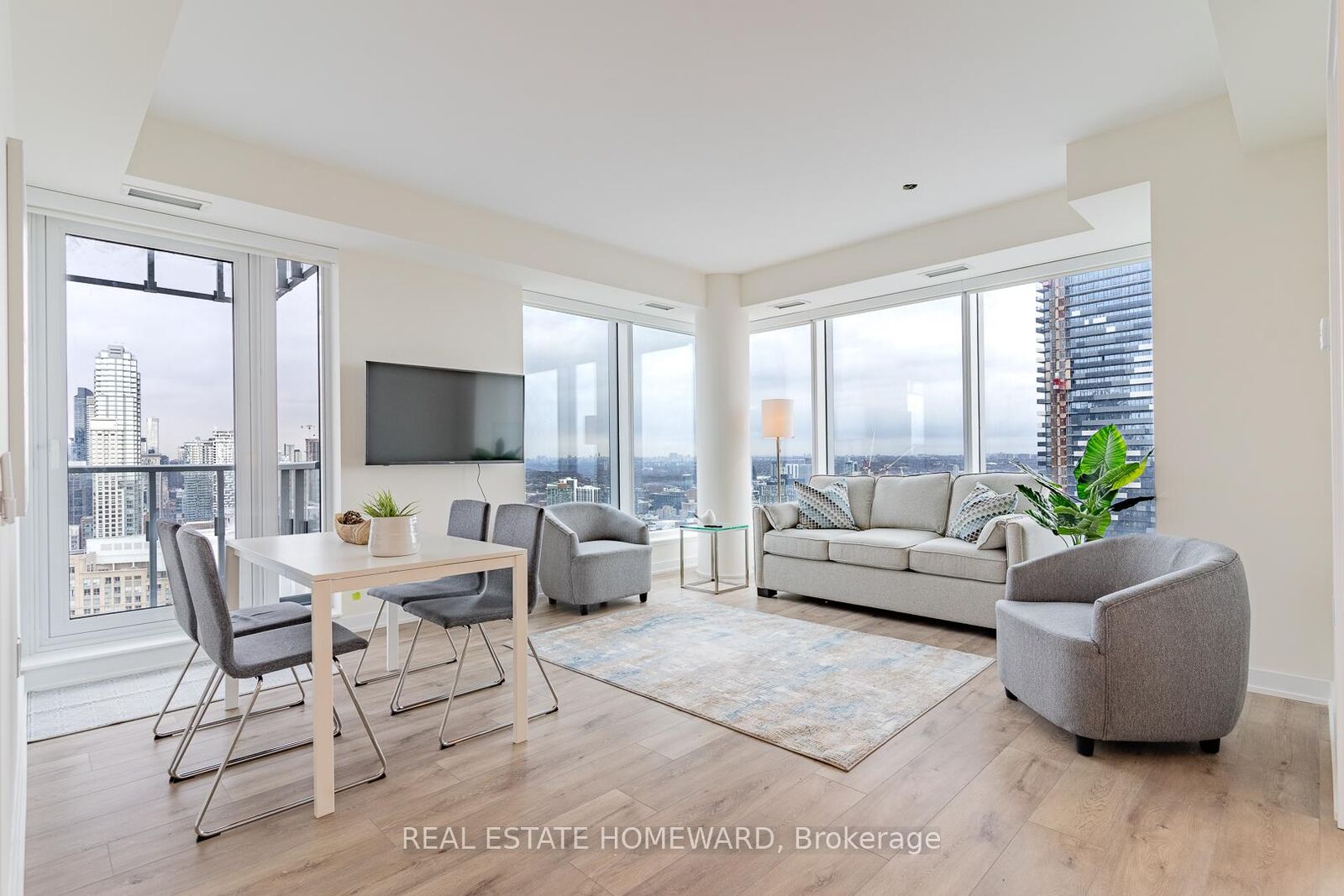 Photo de la propriété:  28 Freeland St. Street 3907  ON M5E 0E3 