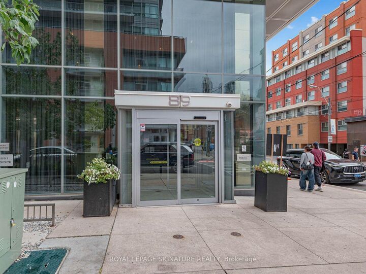 Property Photo:  89 McGill Street 1204  ON M5B 0B1 