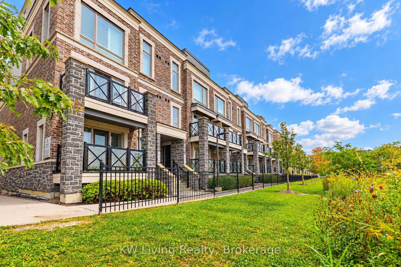 Property Photo:  20 Dunsheath Way 318  ON L6B 1N3 