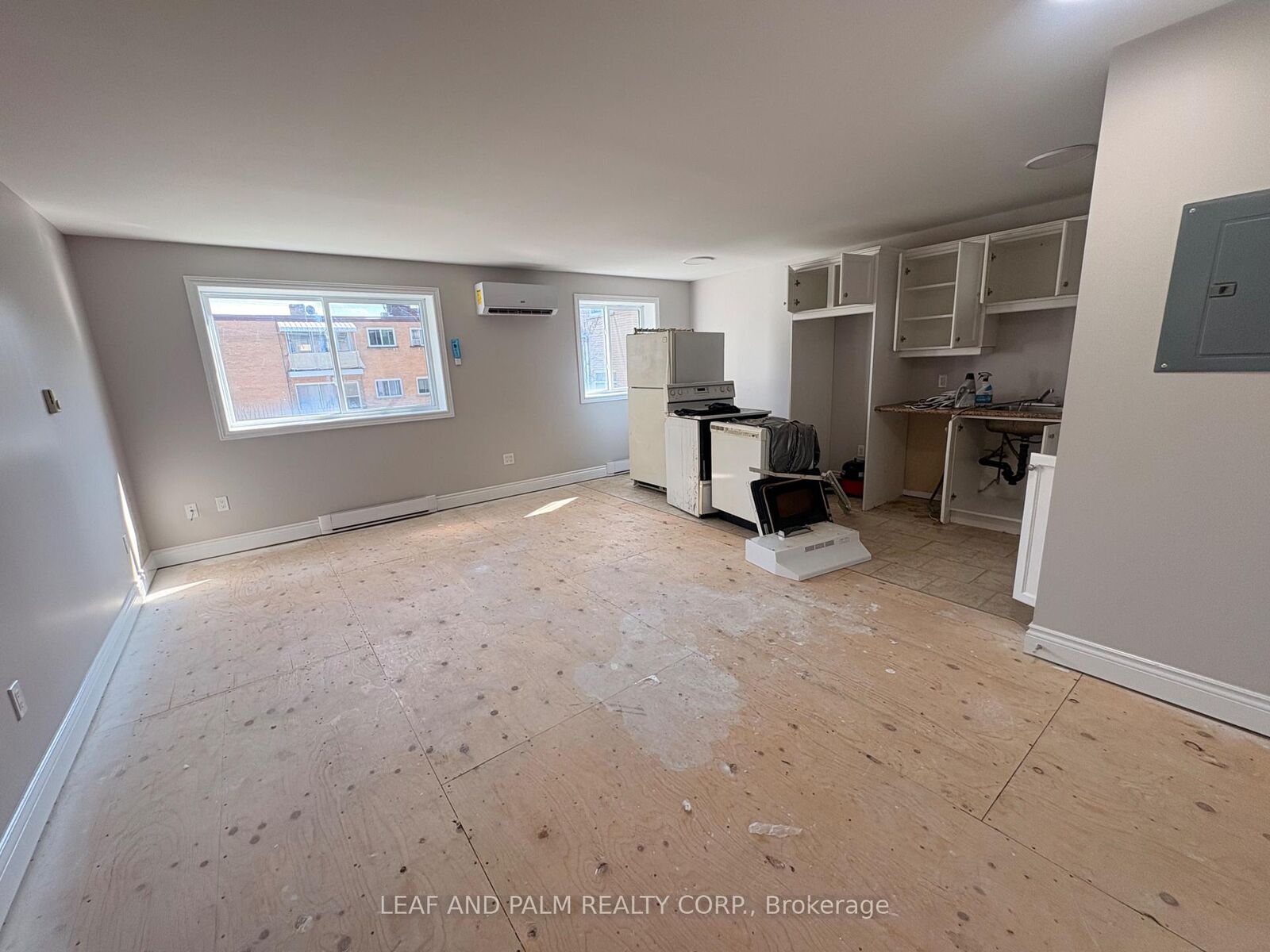 Property Photo:  31 Huron Heights Drive 8  ON L3Y 3J8 