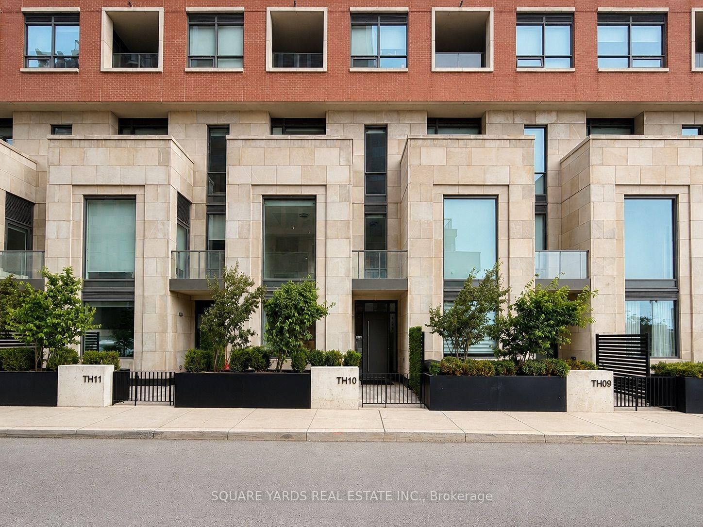 Property Photo:  33 Frederick Todd Way Th10  ON M4G 0C9 