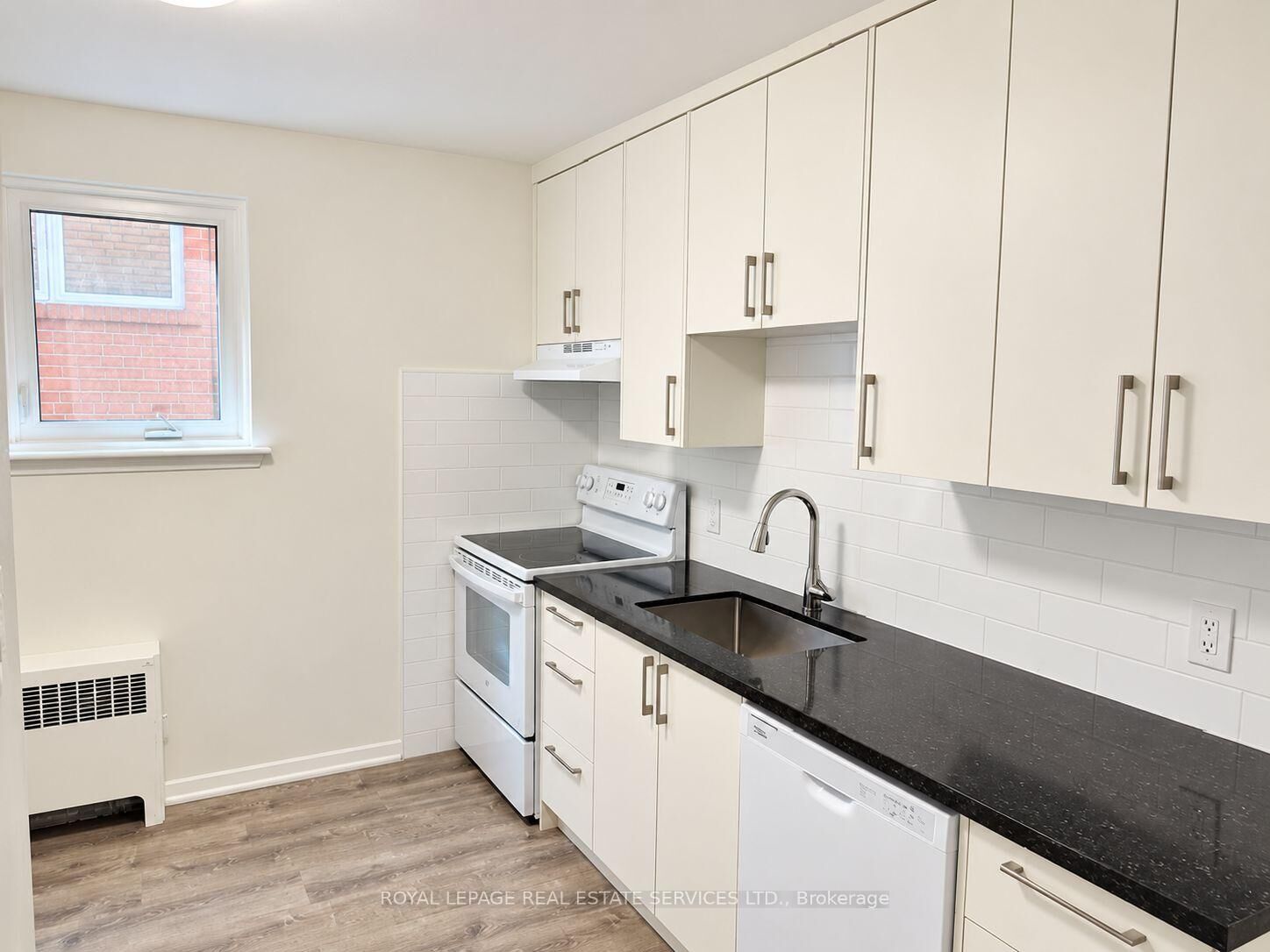 Property Photo:  284 Glenforest Road  ON M4N 2A4 