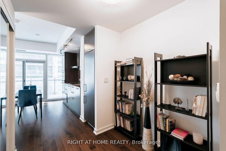 Property Photo:  12 York Street 1906  ON M5J 0A9 