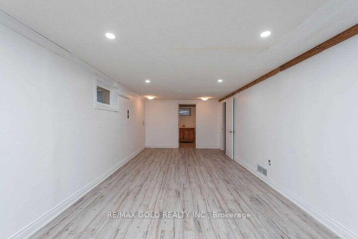 Property Photo:  28 Devonshire Drive  ON L6T 3G3 