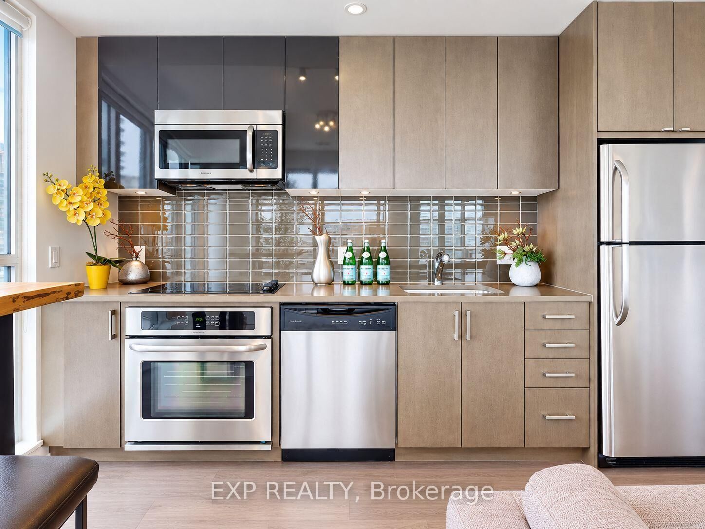 Property Photo:  89 Dunfield Avenue 1002  ON M4S 0A4 