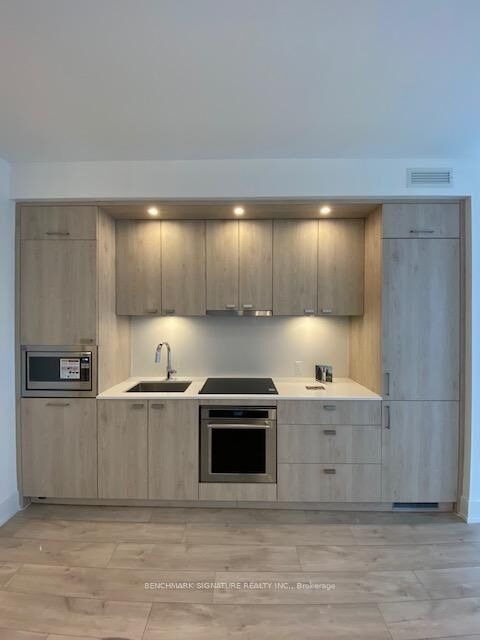 Property Photo:  10 Inn On The Park Drive 1806  ON M3C 0P9 