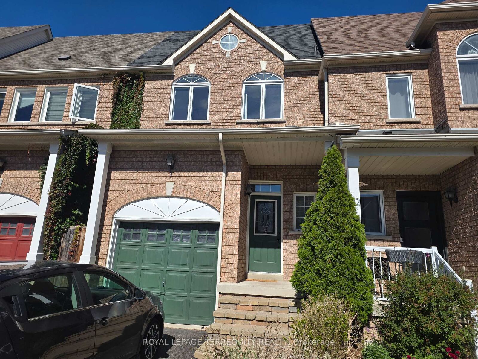 Photo de la propriété:  20 Gateway Court  ON L1R 3M9 