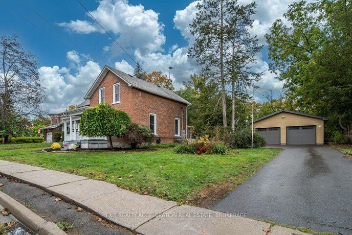 Property Photo:  211 Bridge Street W  ON K7R 2E5 