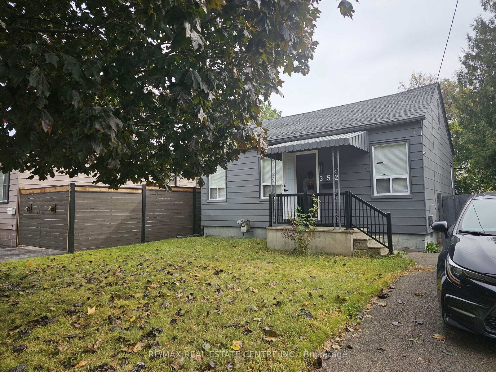 Property Photo:  352 Weir Street N  ON L8H 5G7 