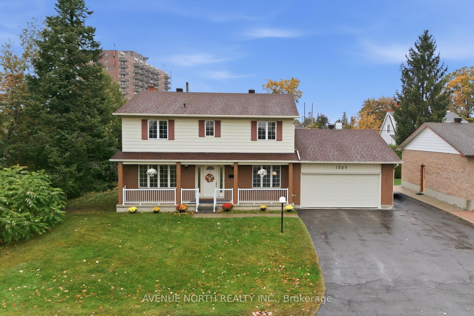Property Photo:  1283 Surrey Avenue  ON K1V 6S8 