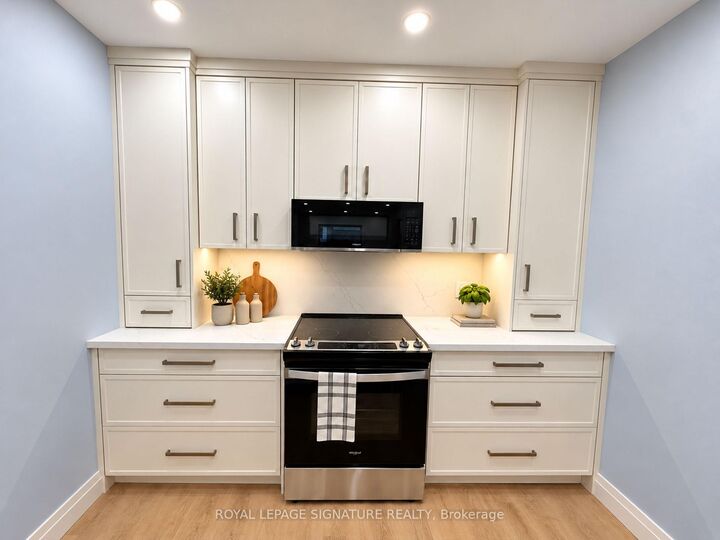 Property Photo:  1727A Bayview Avenue 1  ON M4G 3C1 