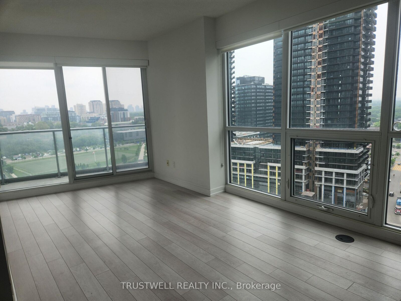 Property Photo: 115 McMahon Drive 1803 ON M2K 0E3